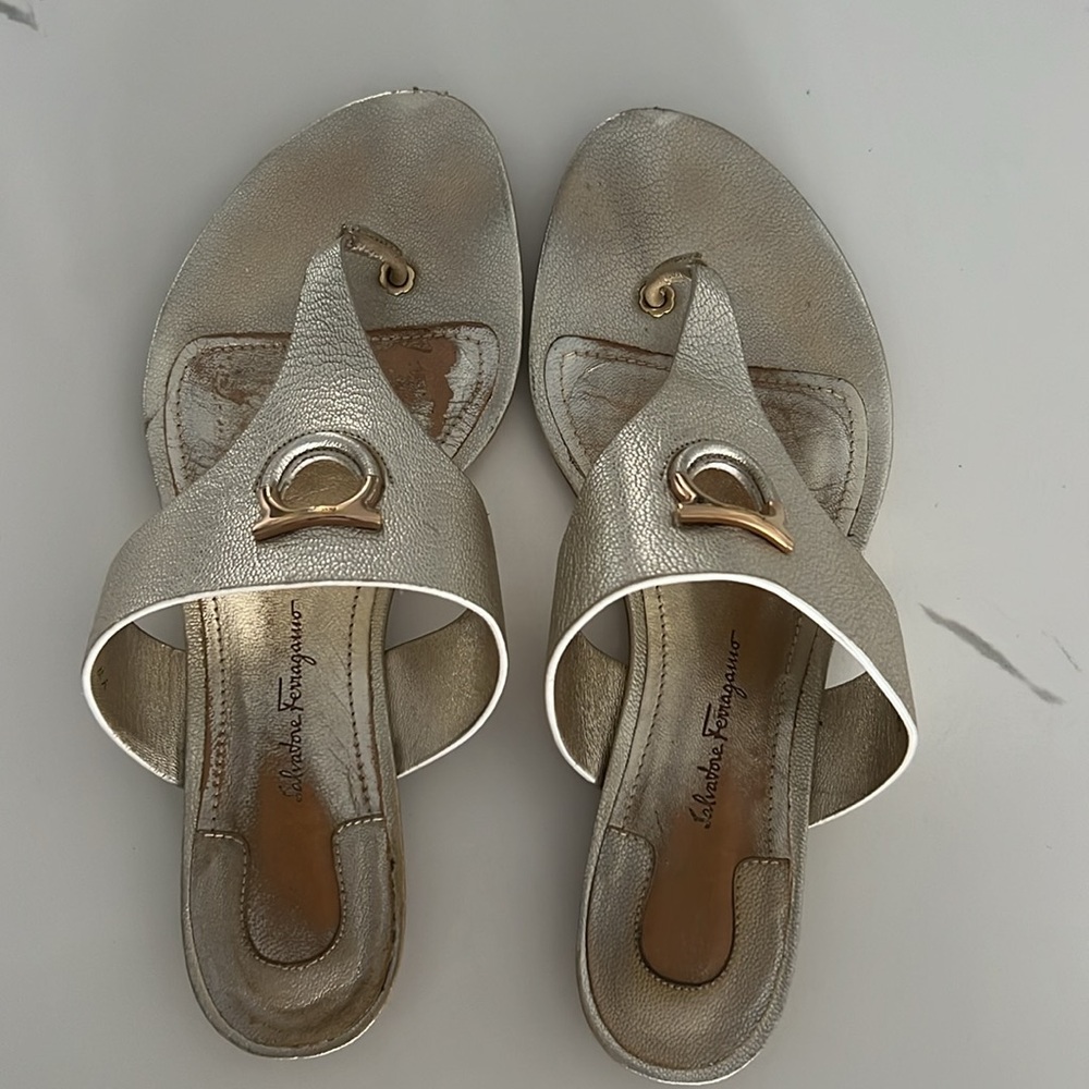 Salvatore Ferragamo GOLD/METALLIC THONGS SANDAL - Picture 7 of 14